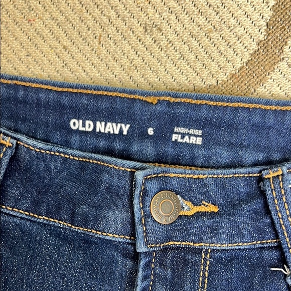 Old Navy High-Rise Flare dark rinse Jeans - Picture 3 of 13